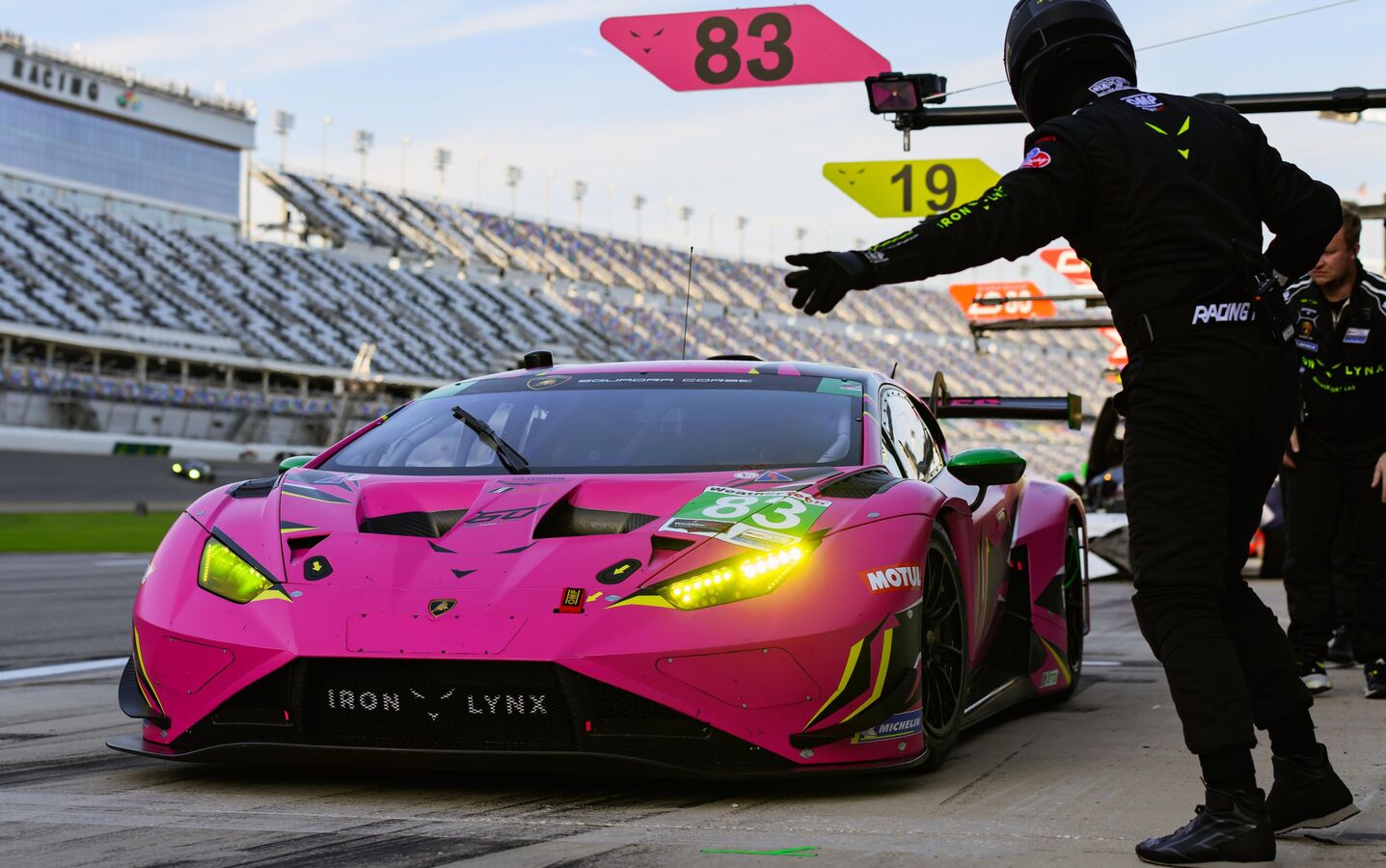 An All Female Crew Takes Control Of Lamborghini Huracan Gt Evo Ht Auto