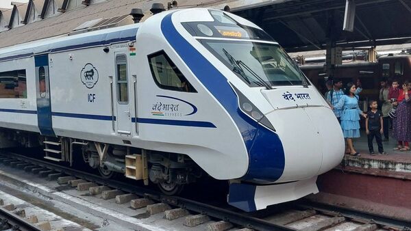 Howrah to Patna Vande Bharat Express হওড থক চল হচছ আরও ১