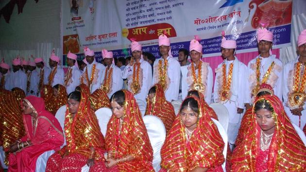 Hindu Muslim Couples Tie Knots Under One Roof Hindustan Times