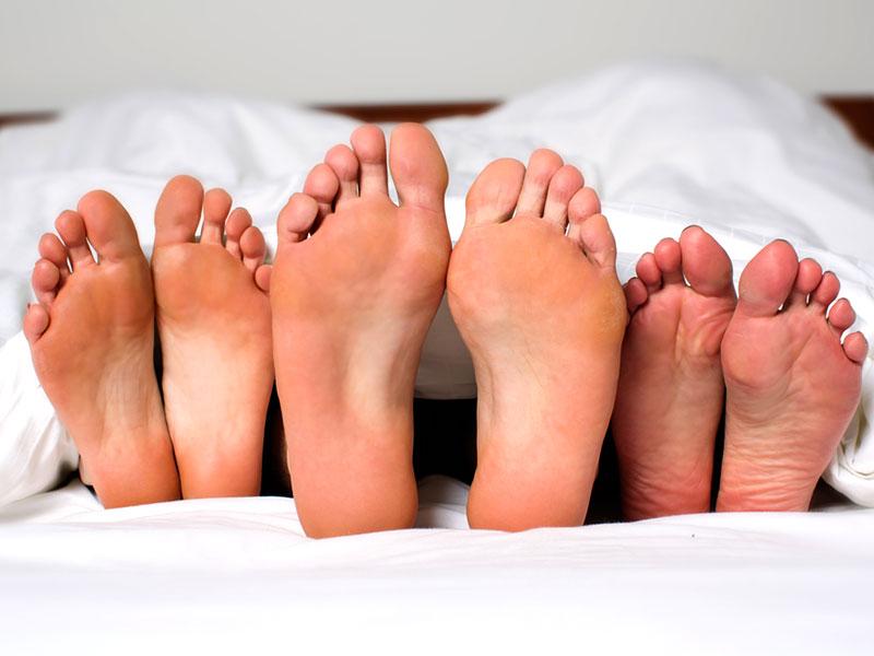 Oz Couple Wakes Up To Find Naked Irishman Asleep In Same Bed World
