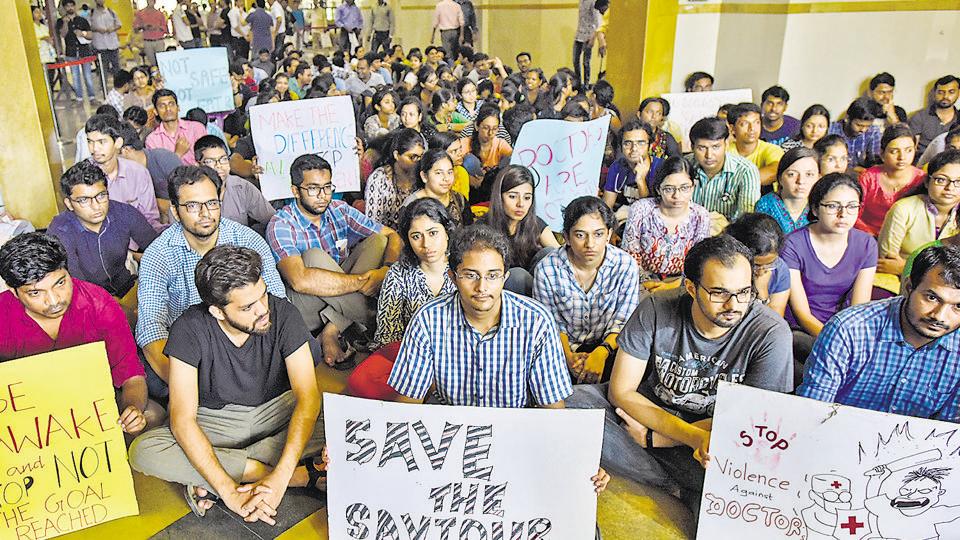 Residents Doctors Of Mumbais JJ Hospital Continue Their Strike As