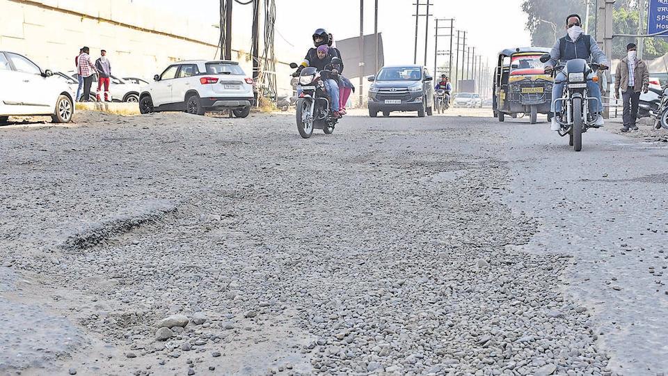 Ludhiana Riding Gets Bumpy On Sherpur Chowk Slip Road Hindustan Times