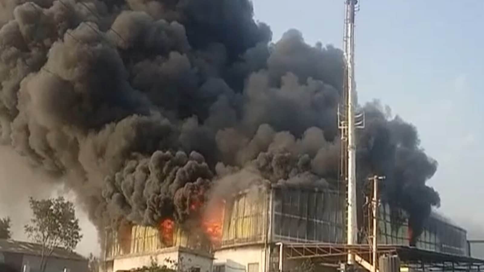 Rangareddy Fire Accident : రాజేంద్రనగర్ పారిశ్రామికవాడలో భారీ అగ్నిప్రమాదం, రూ.2 కోట్ల మేర ఆస్తినష్టం