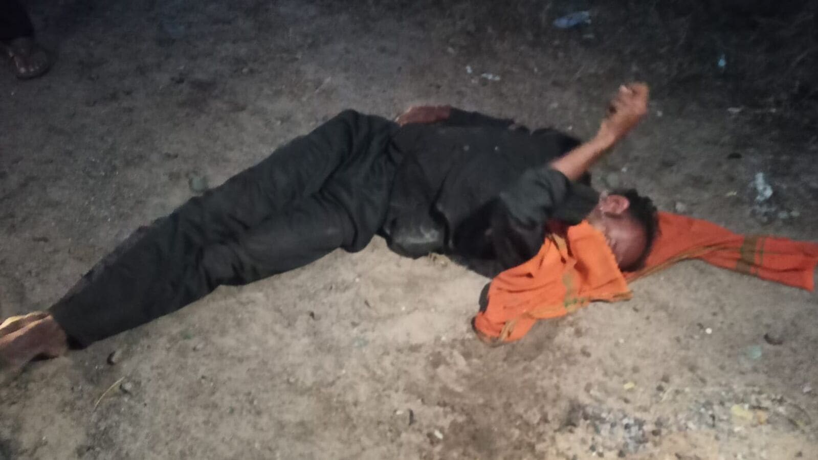 Road Accident: ఓటు వేసేందుకు వెళ్తుండగా యాక్సిడెంట్​.. కుమార్తె దుర్మరణం