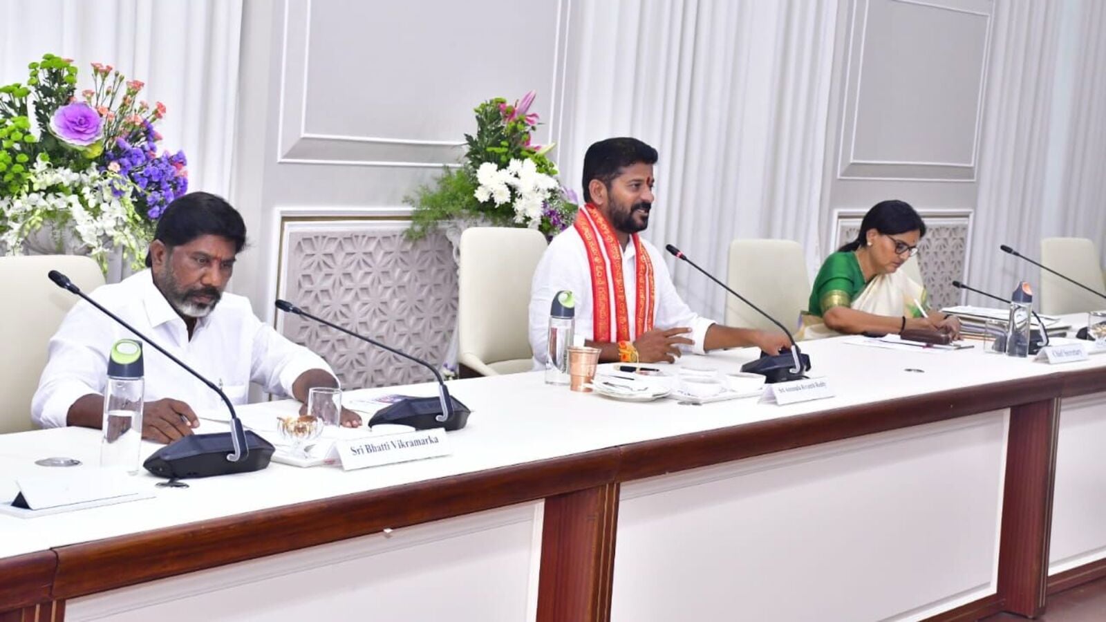 Telangana Cabinet : ఎల్లుండి నుంచే మహిళలకు ఉచిత బస్సు సౌకర్యం అమలు & తొలి కేబినెట్ నిర్ణయాలివే