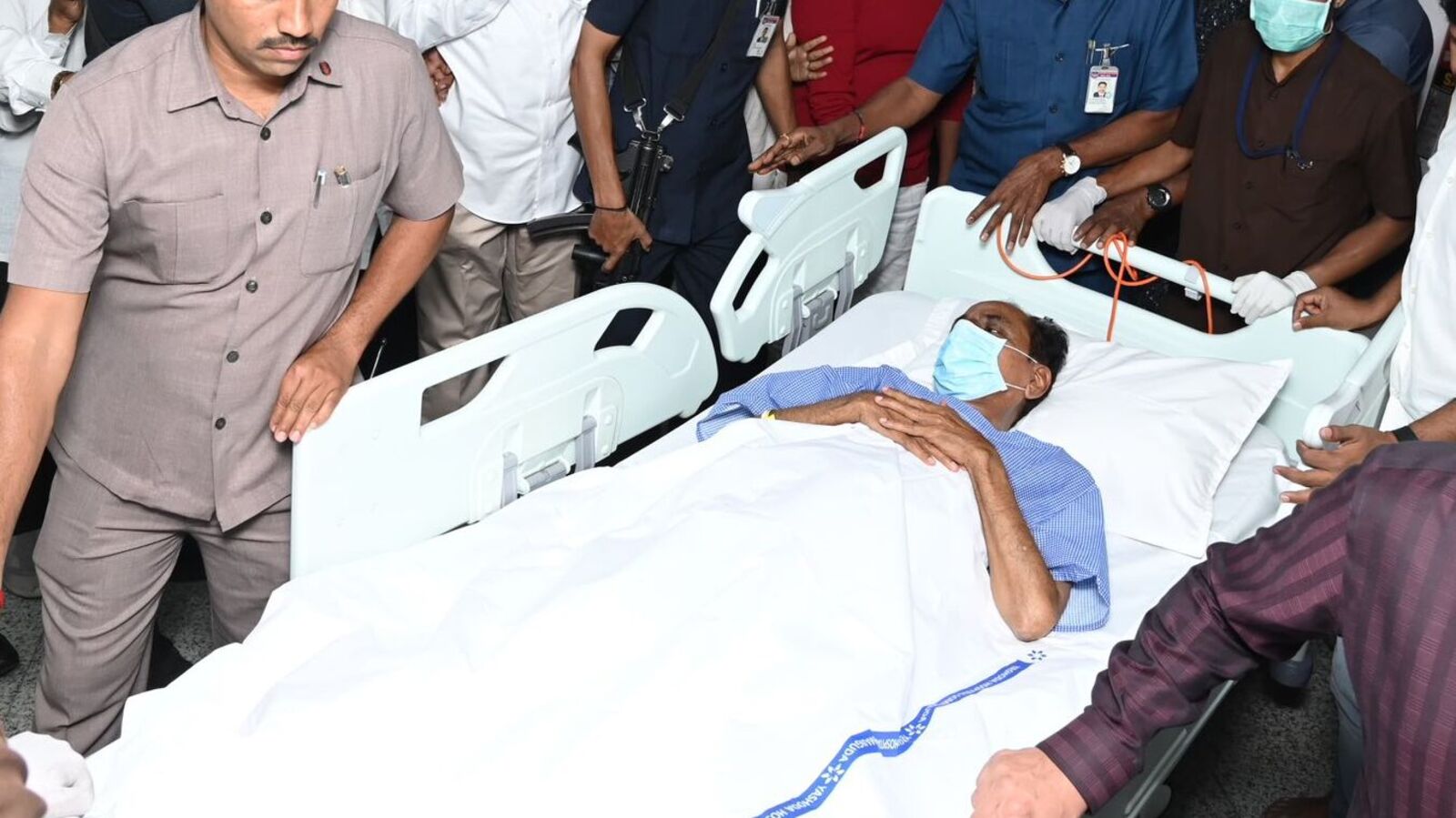 KCR Surgery : కేసీఆర్ ఎముక మార్పిడి శస్త్ర చికిత్స పూర్తి... తాజా హెల్త్ బులెటిన్ విడుదల