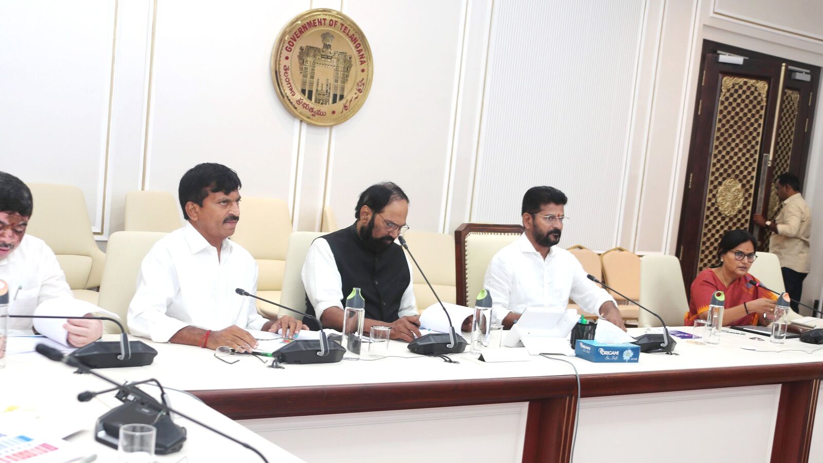 Telangana Congress Govt : &apos;రైతుభరోసా&apos;గా రైతుబంధు..! నిబంధనలు మారటం ఖాయమేనా..?