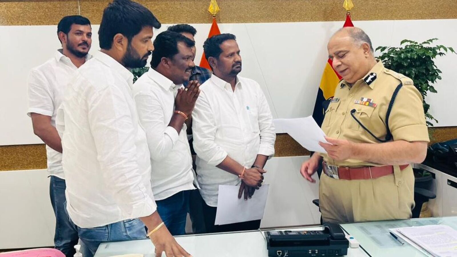 Congress Complaint: బీజేపి, బీఆర్‌ఎస్‌లపై కాంగ్రెస్‌ నాయకుల ఫిర్యాదు