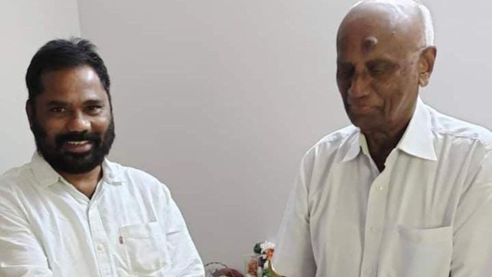 Warangal Congress MP Ticket : ఓరుగల్లు ఎంపీ టికెట్ పై జిల్లా అధికారి గురి..! తెరవెనక పావులు కదుపుతున్నారా..?