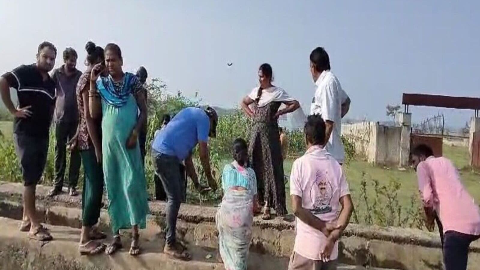 Mahabubabad Crime : మంటగలిసిన మానవత్వం&డ్రైనేజీలో పసికందు మృతదేహం!