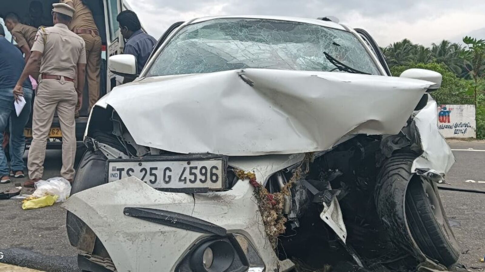 Accident: శబరిమల వెళ్లొస్తుండగా రోడ్డు ప్రమాదం.. ముగ్గురు మృతి