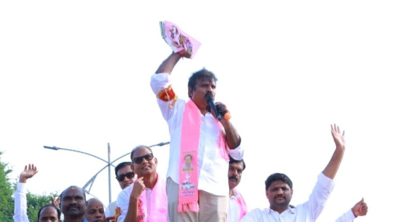 Andole MLA: దళిత బంధులో అక్రమాలు.. అందోల్ మాజీ ఎమ్మెల్యేపై పోలీస్ కేసు