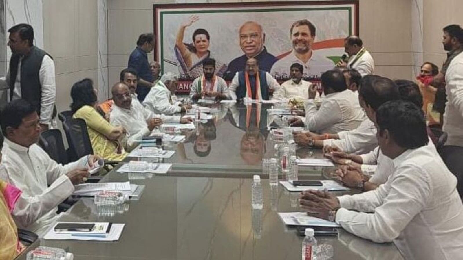 TPCC PAC Meeting: గాంధీ భవన్‌లో టీపీసీసీ పిఏసీ సమావేశం