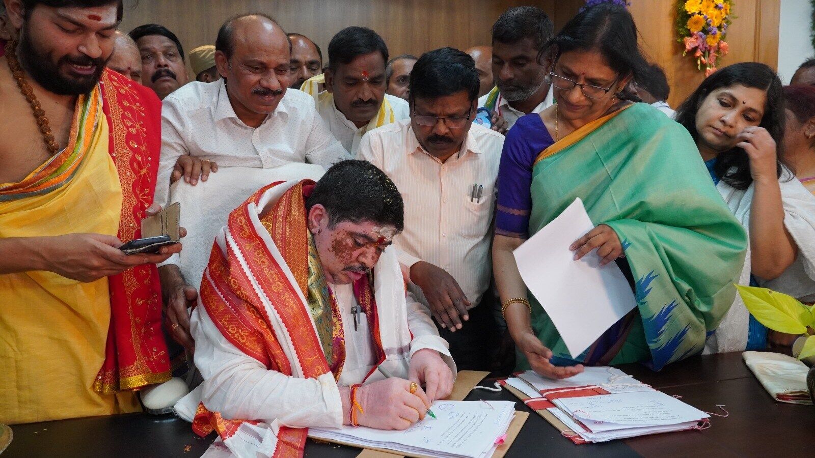 Ponnam Prabhakar: రవాణా మంత్రిగా బాధ్యతలు చేపట్టిన పొన్నం ప్రభాకర్