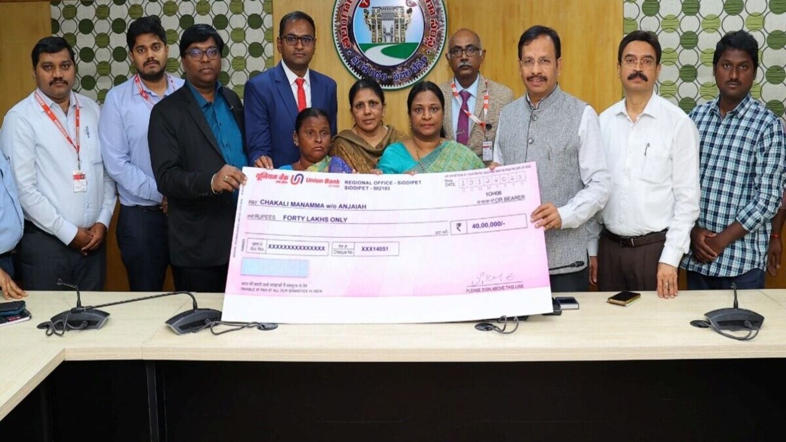 TSRTC : కండక్టర్ కుటుంబానికి టీఎస్ఆర్టీసీ భరోసా, రూ.40 లక్షల ఆర్థిక సాయం