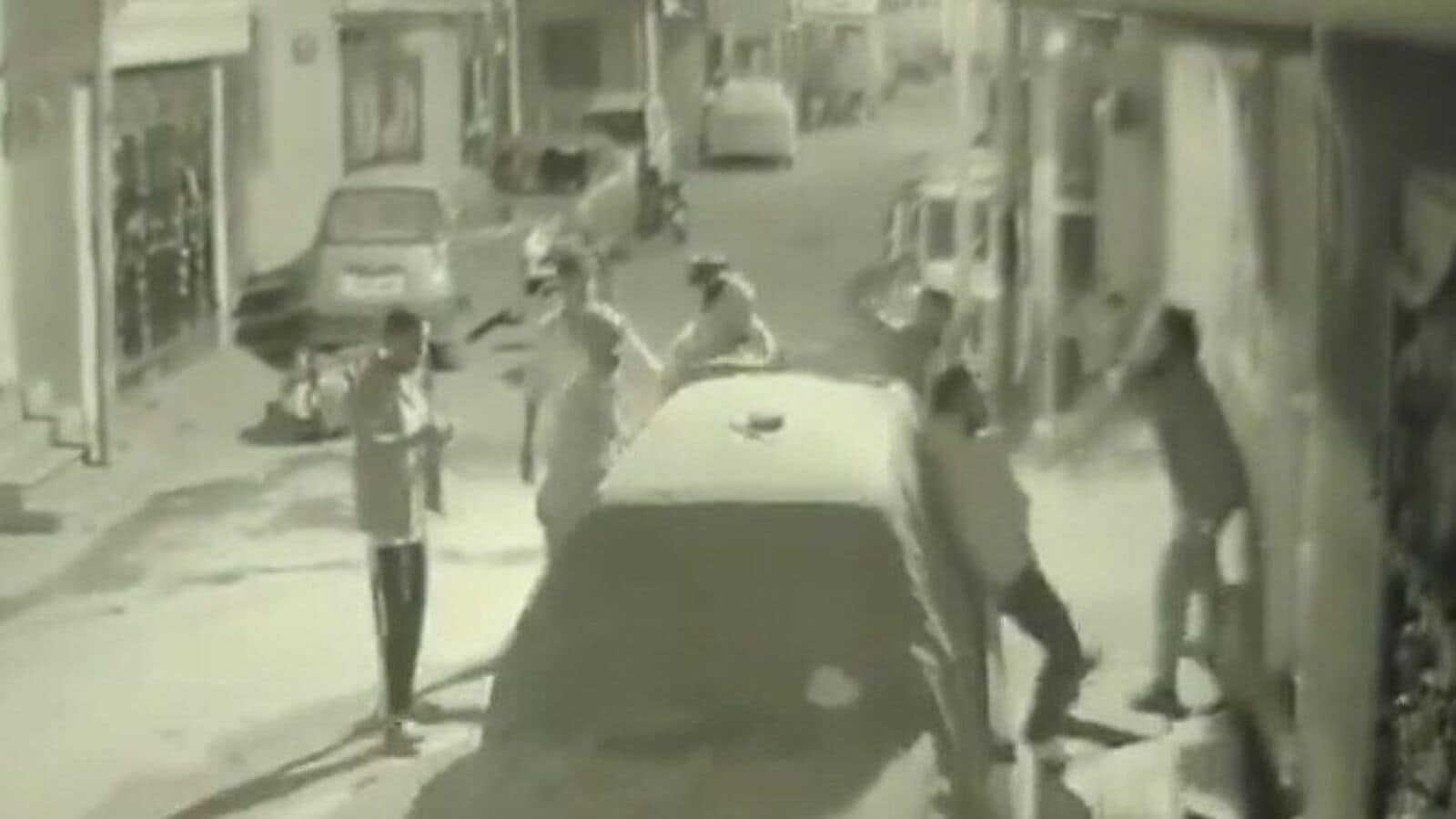 Hyderabad : నడిరోడ్డుపై రియల్ ఎస్టేట్ వ్యాపారి దారుణ హత్య