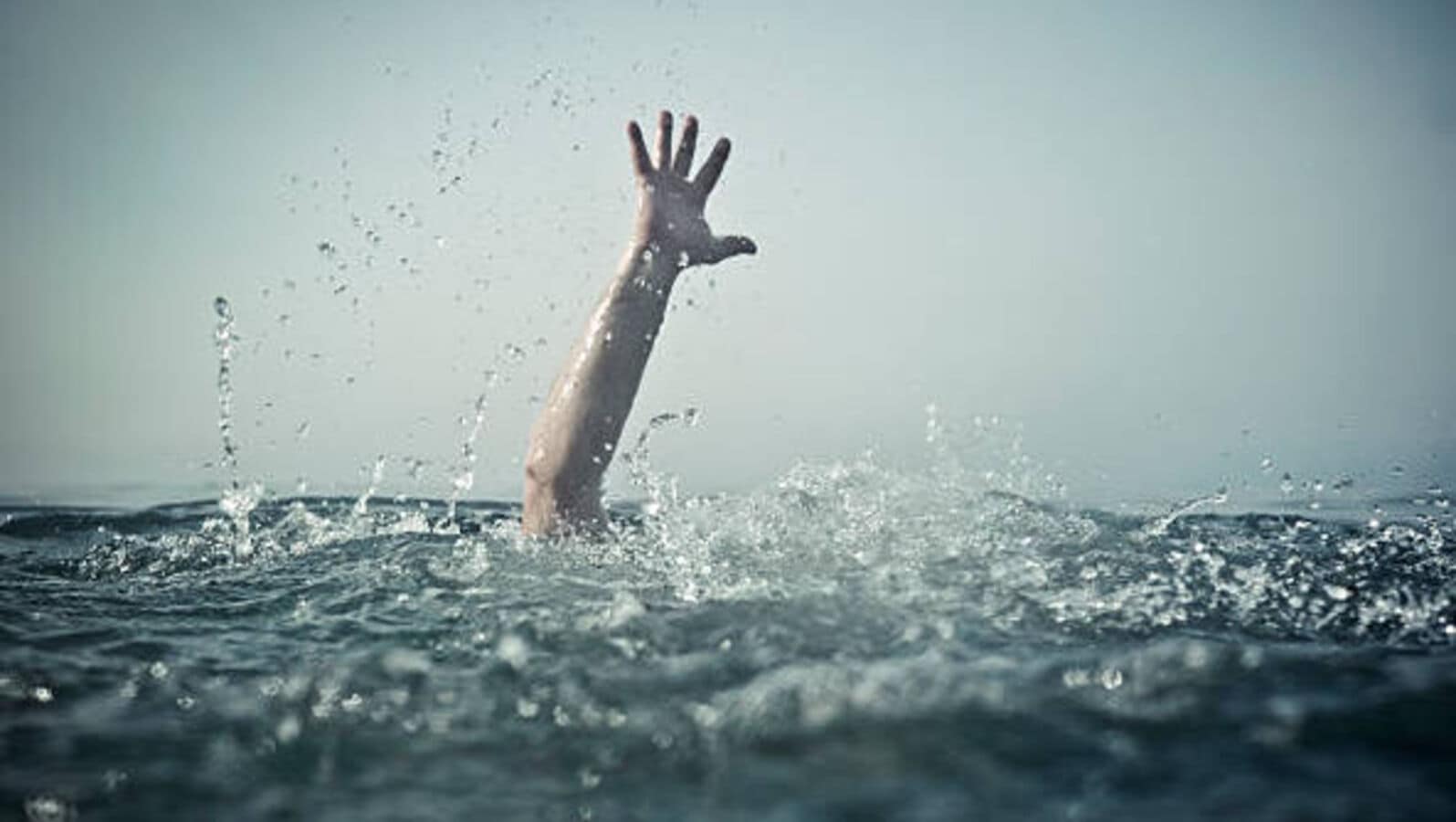 Sangareddy News : కాళ్లకు చుట్టుకున్న చేపల వల..! చెరువులో మునిగి తండ్రి, కొడుకు మృతి