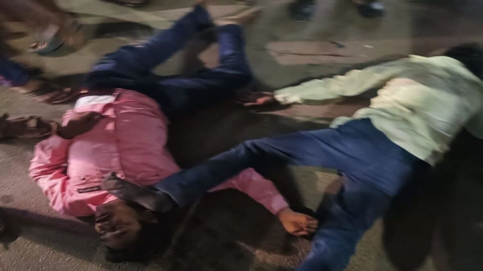 Mulugu Accident : ప్రాణం తీసిన ఫ్లెక్సీ, రోడ్డు ప్రమాదంలో యువకుడు మృతి!