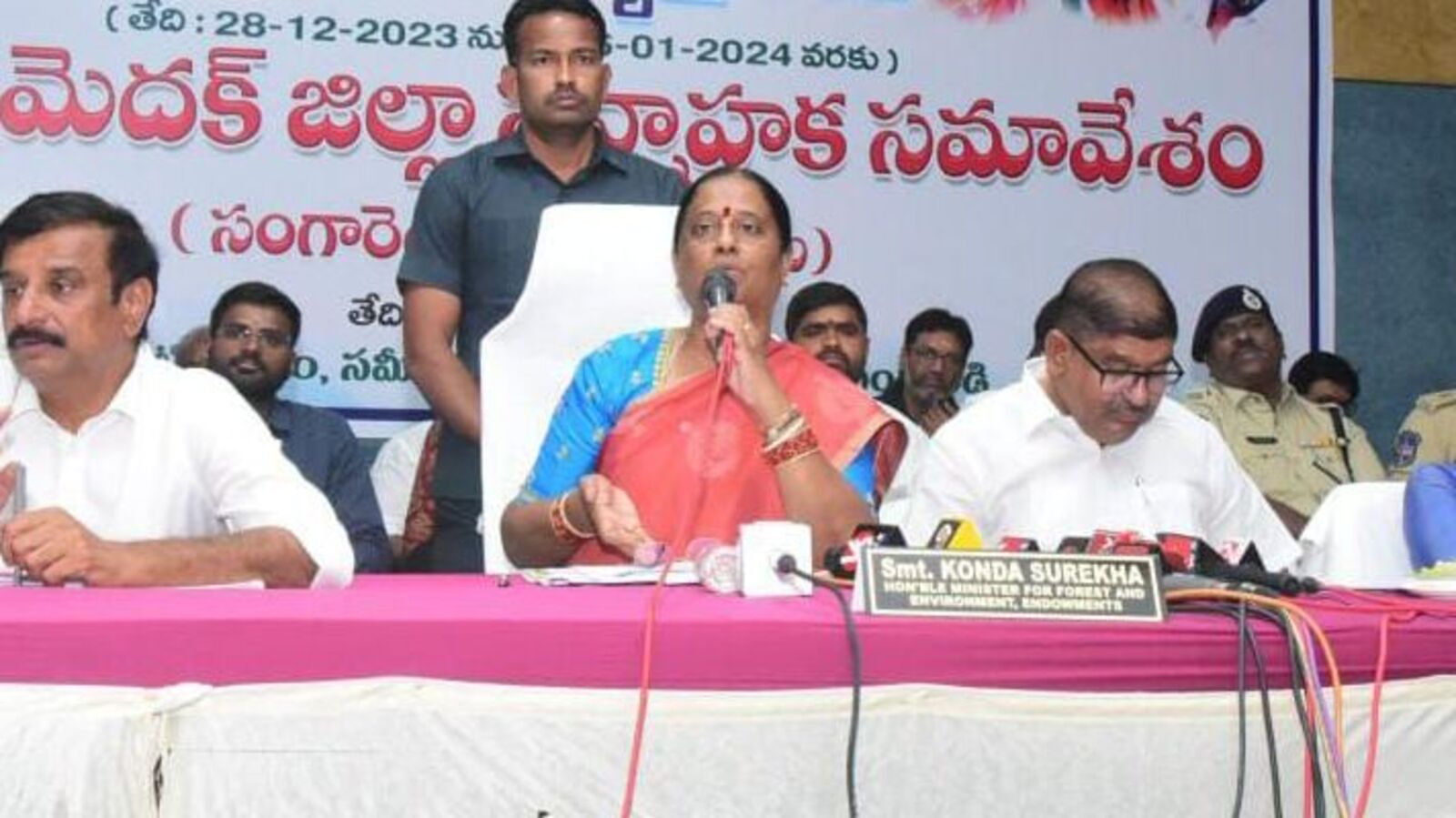 Konda Surekha: అధికారులు జవాబుదారీ తనంతో పని చేయాలి: మెదక్ ఇంచార్జి మంత్రి కొండా సురేఖ