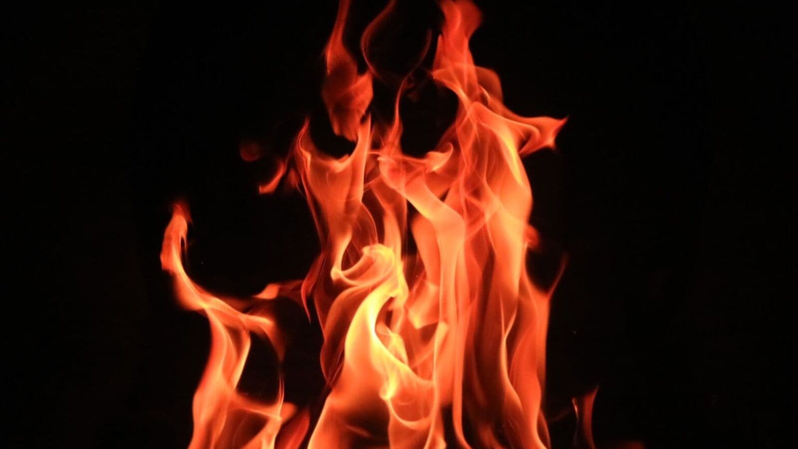 Bomb blast for Money: డబ్బులు ఇవ్వాలని బాంబు పేల్చి బెదిరింపు..హనుమకొండ జిల్లాలో కలకలం