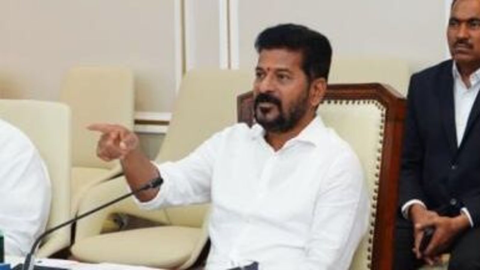 Praja Palana Applications : ప్రజాపాలన దరఖాస్తుల అమ్మకాలపై సీఎం రేవంత్ ఆగ్రహం & పాత పథకాలపై కీలక ప్రకటన