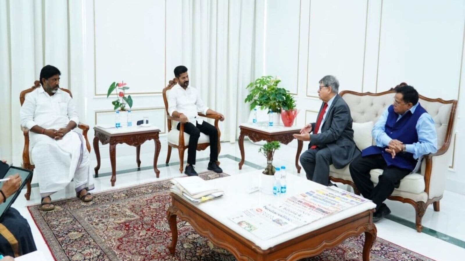 CM Revanth Reddy : సీఎం రేవంత్ రెడ్డితో నీతి ఆయోగ్ బృందం భేటీ& రాష్ట్రాభివృద్ధి, కీలక రంగాలపై చర్చ