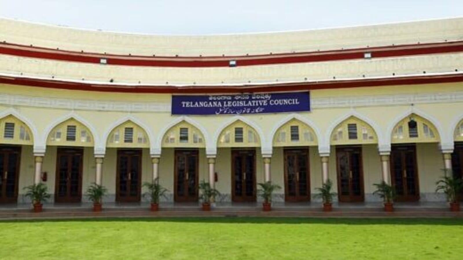 TS Graduate MLC Election: తెలంగాణ ‘గ్రాడ్యుయేట్’ ఎమ్మెల్సీ ఎన్నికపై .. సర్వత్రా ఆసక్తి