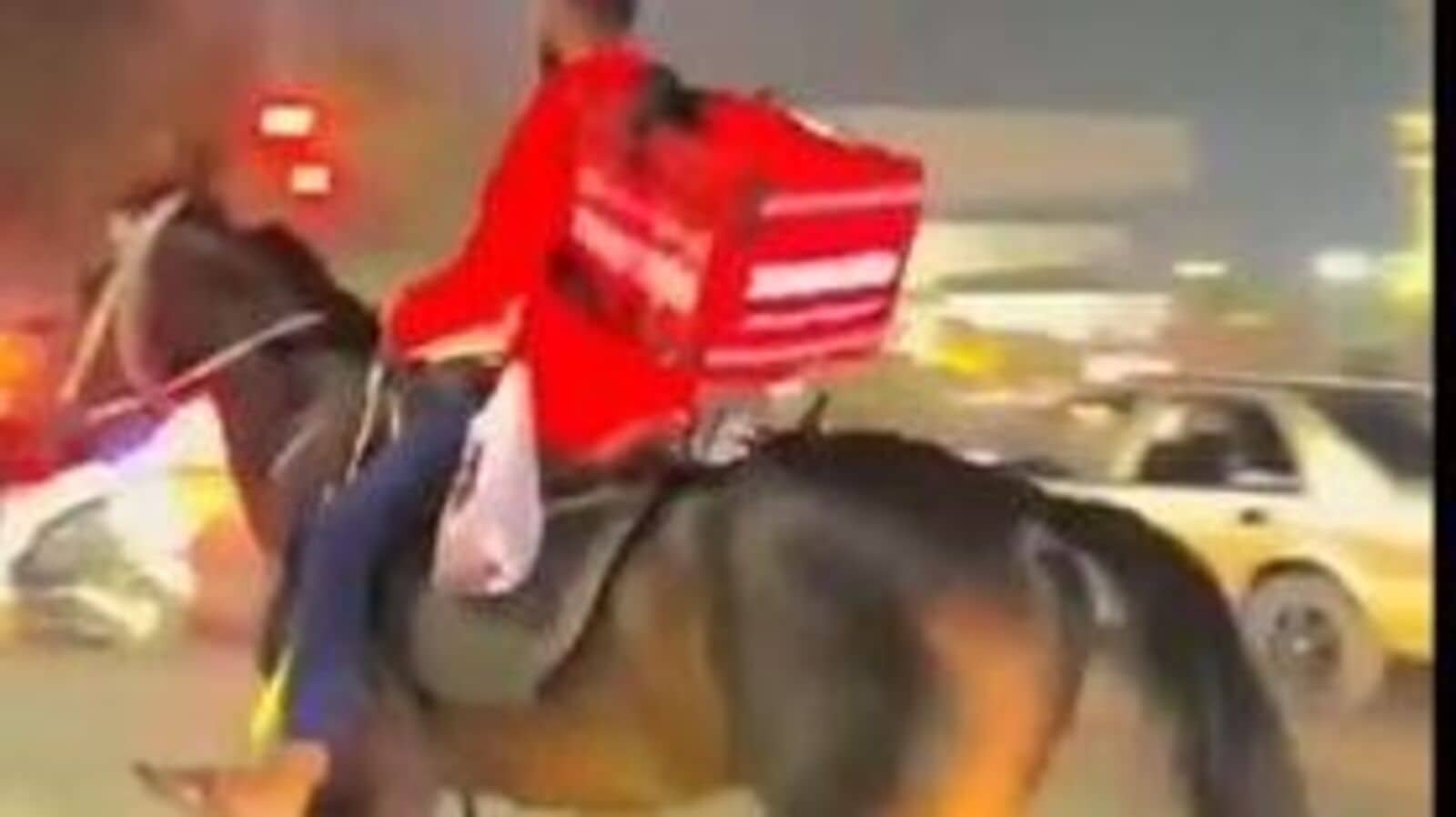 Food Delivery On Horse : పెట్రోల్ కష్టాలు...! హైదరాబాద్ లో గుర్రంపై పుడ్ డెలివరీ & వీడియో వైరల్