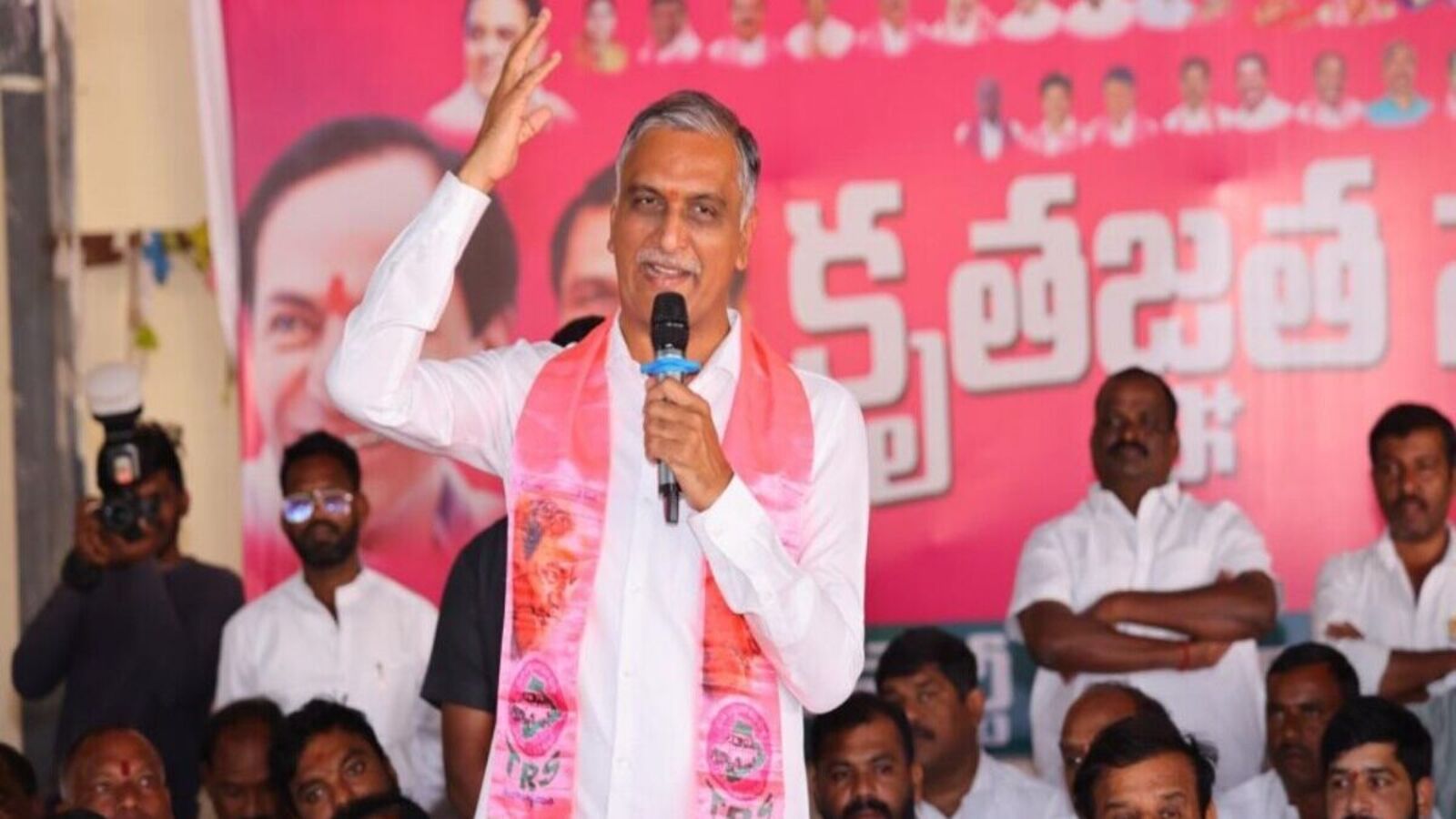 Harish Rao : కాంగ్రెస్ ప్రభుత్వం ఉచిత హామీలు నెరవేర్చి, పార్లమెంట్ ఎన్నికల్లో ఓట్లు అడగాలి& మాజీ మంత్రి హరీశ్ రావు