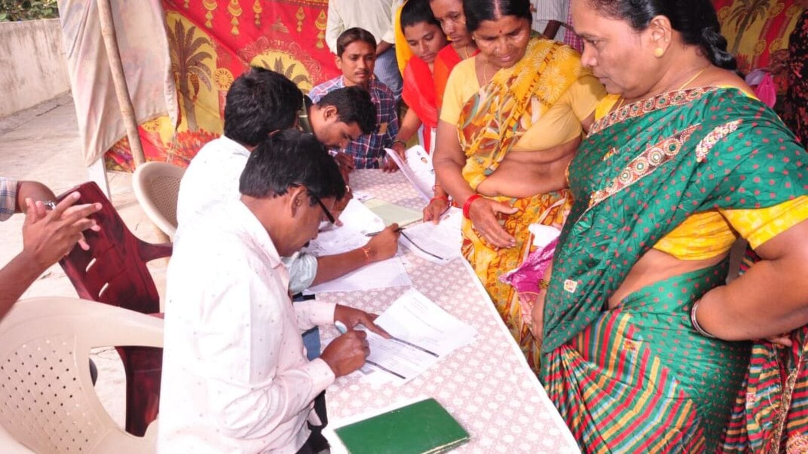 TS Govt Praja Palana Applications : ఆ తేదీలోపు డేటా ఎంట్రీని పూర్తి చేయాలి & ప్రజా పాలన దరఖాస్తులపై CS కీలక ఆదేశాలు