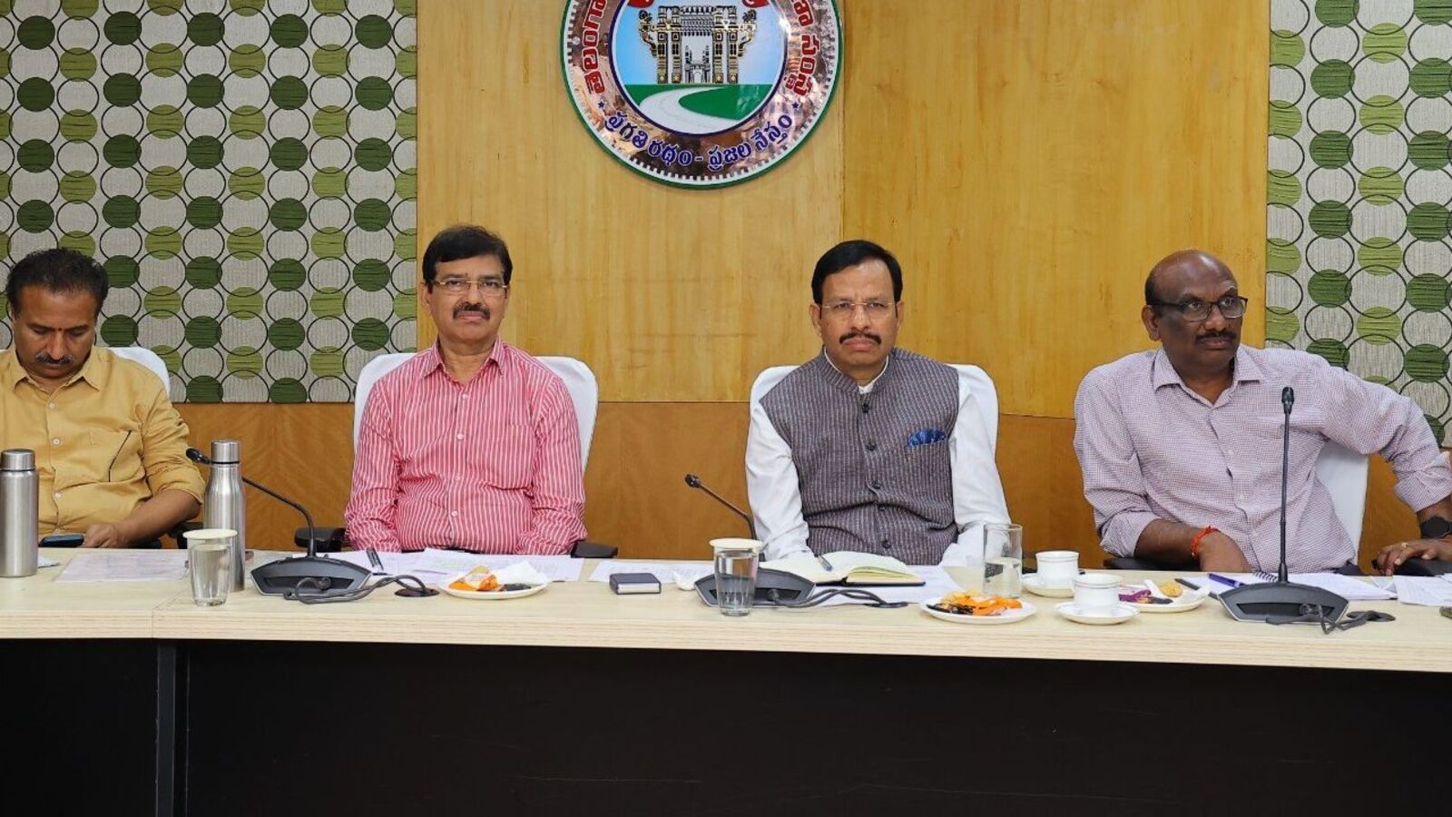 TSRTC Hire Buses: ఆర్టీసీ అద్దె బస్సుల ఆందోళన ఉపసంహరణ