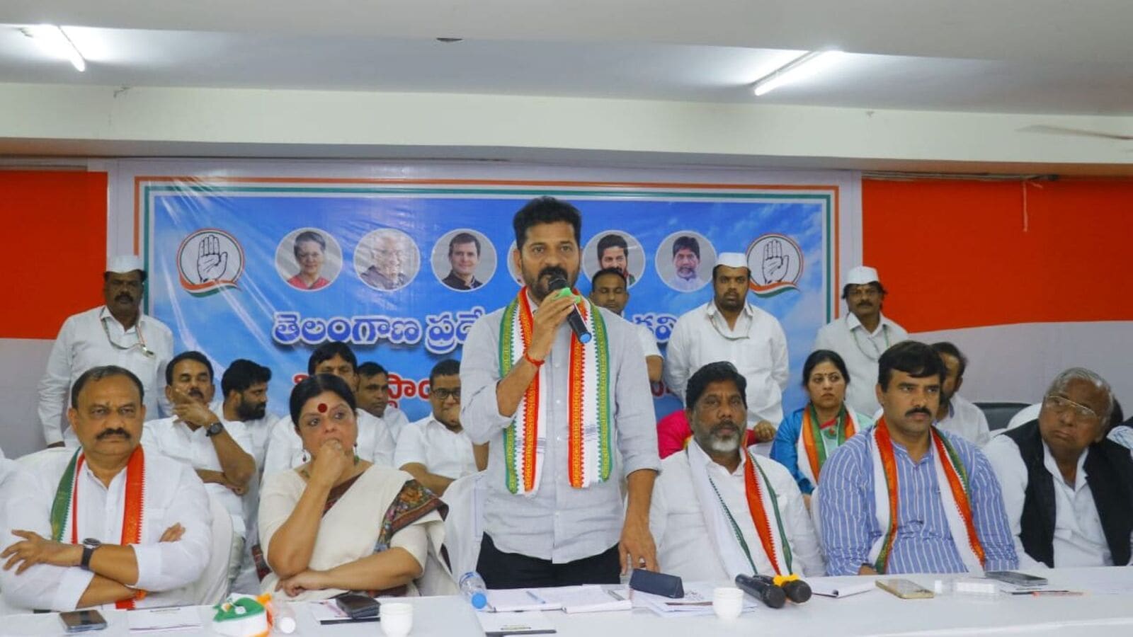 TPCC : తెలంగాణ నుంచి సోనియాగాంధీ పోటీ చేయాలి & టీపీసీసీ ఏకగ్రీవ తీర్మానం