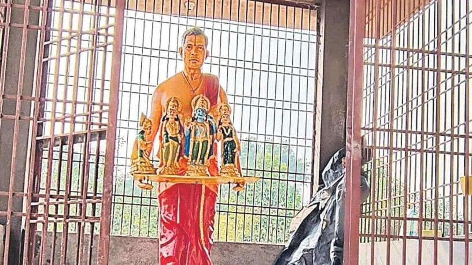 Temple for Hindu Priest: పూజలు అందుకునే పూజారి.. జనగామ జిల్లాలో అర్చకుడికి ఆలయం