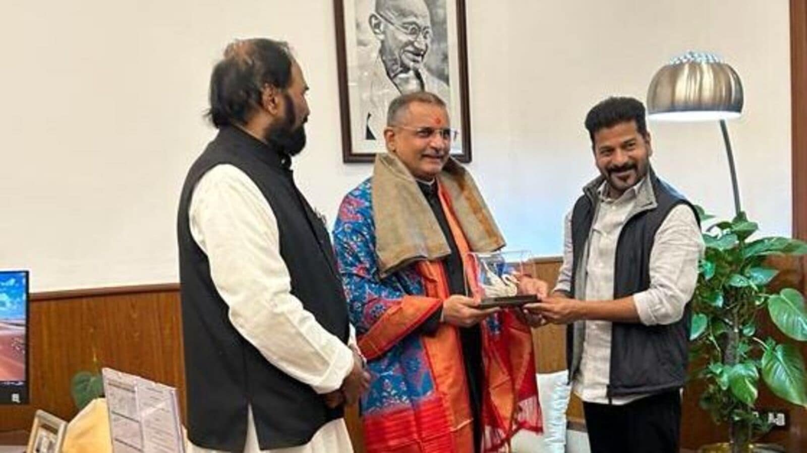 CM Revanth Reddy : టీఎస్పీఎస్పీ ప్రక్షాళన..! యూపీఎస్సీ ఛైర్మన్ తో సీఎం రేవంత్ సుదీర్ఘ భేటీ & కీలక అంశాలపై చర్చ