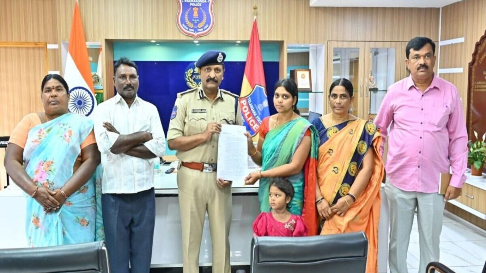 Hyderabad News : సీఎం రేవంత్ రెడ్డి ఆదేశాలు, కానిస్టేబుల్ భార్యకు ఉద్యోగం