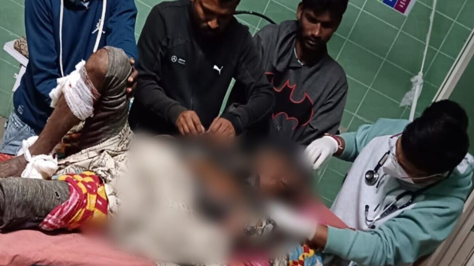 Mulugu Crime : అడవి జంతువుల కోసం కరెంట్ ఉచ్చులు, తీగలు తగిలి రైతు మృతి!