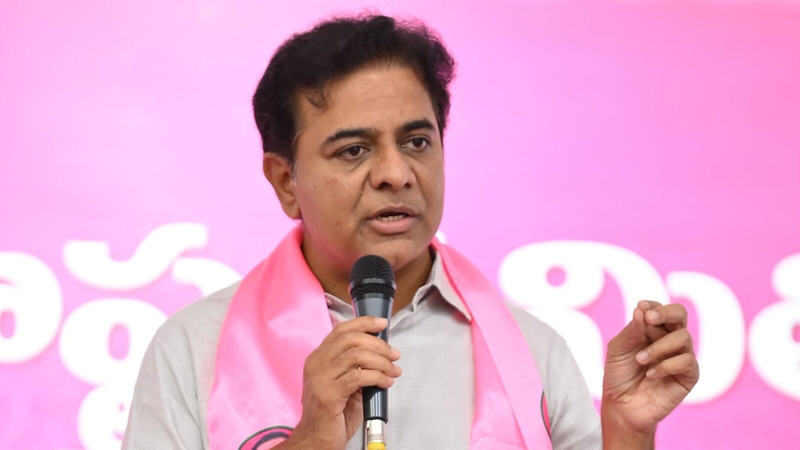 KTR : అందుకే కవిత అరెస్ట్ కాలేదు, అంతేకానీ బీజేపీతో ఎలాంటి అవగాహన లేదు & కేటీఆర్