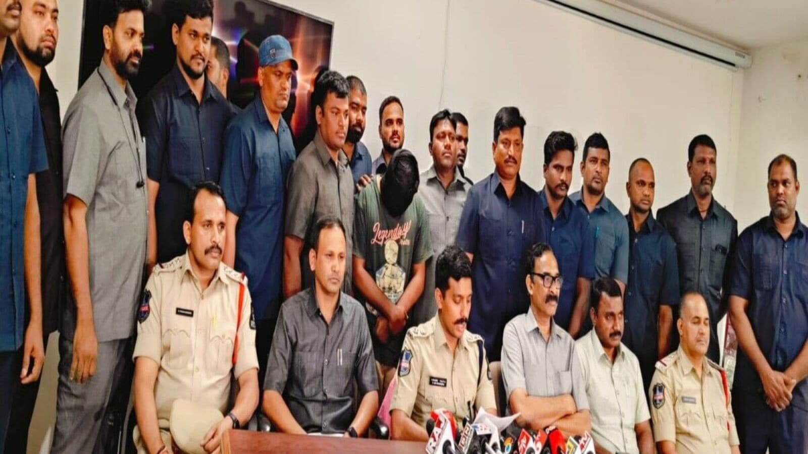 Hyderabad Crime : ముంబయిలో మోడలింగ్, హైదరాబాద్ లో డ్రగ్స్ స్మగ్లింగ్&యువకుడు అరెస్ట్