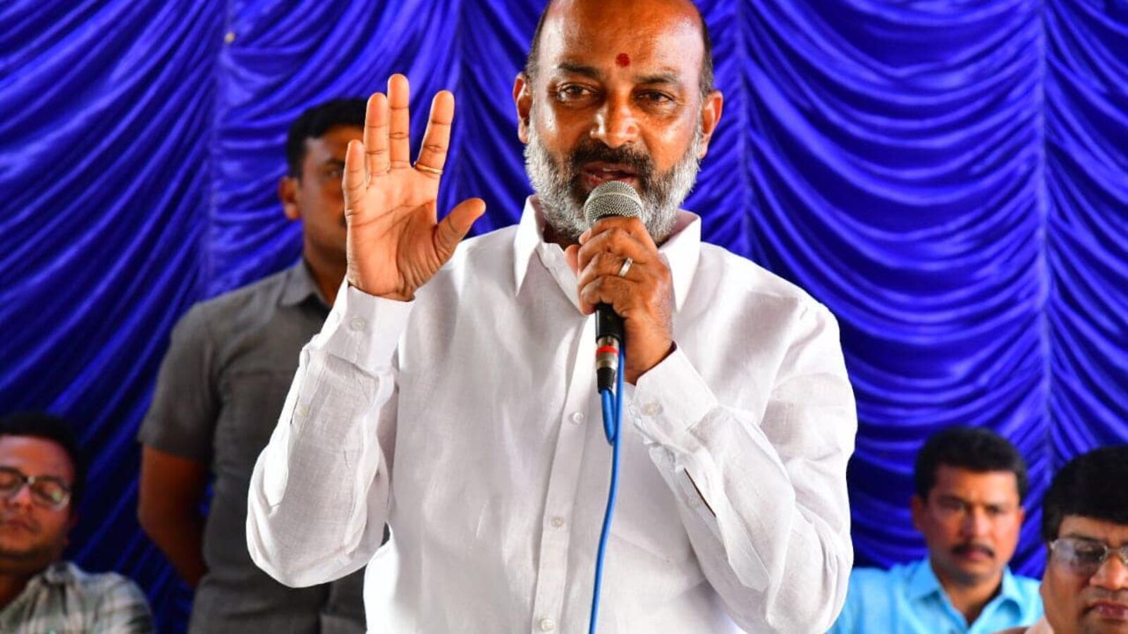Bandi Sanjay Comments : కాంగ్రెస్ లో కేసీఆర్ కోవర్టులు, ఈ ఎన్నికల తర్వాత ఏదైనా జరగొచ్చు & బండి సంజయ్ సంచలన వ్యాఖ్యలు