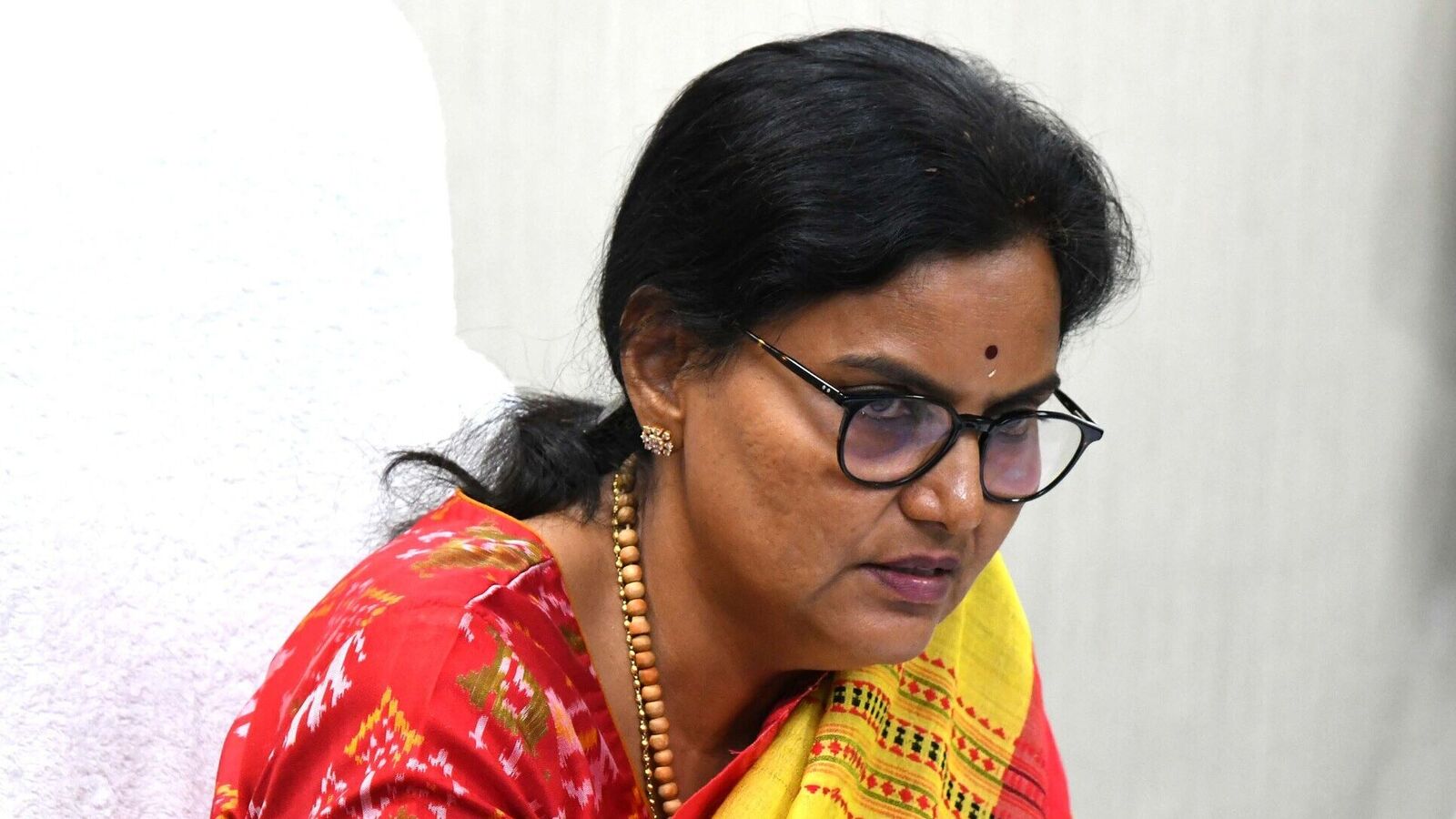 Rtd Bureaucrats: ఆ ఉద్యోగులకు చెక్‌ పెట్టనున్న టీ సర్కారు