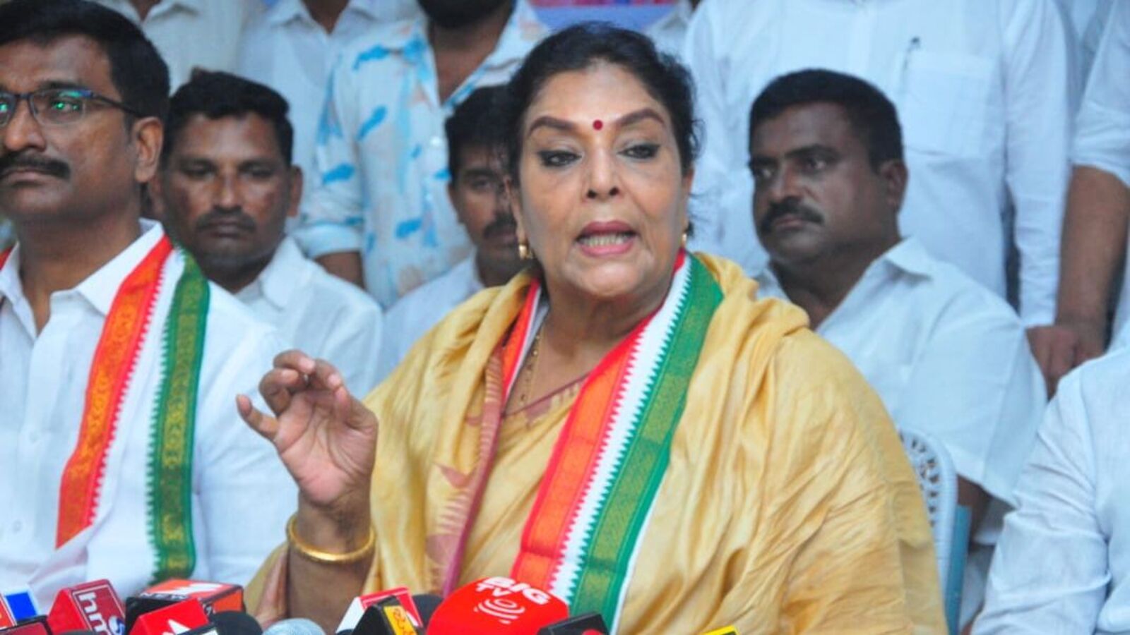 Khammam Congress : ఖమ్మం ఎంపీ సీటు అడిగే హక్కు నాకే ఉంది & రేణుకా చౌదరి