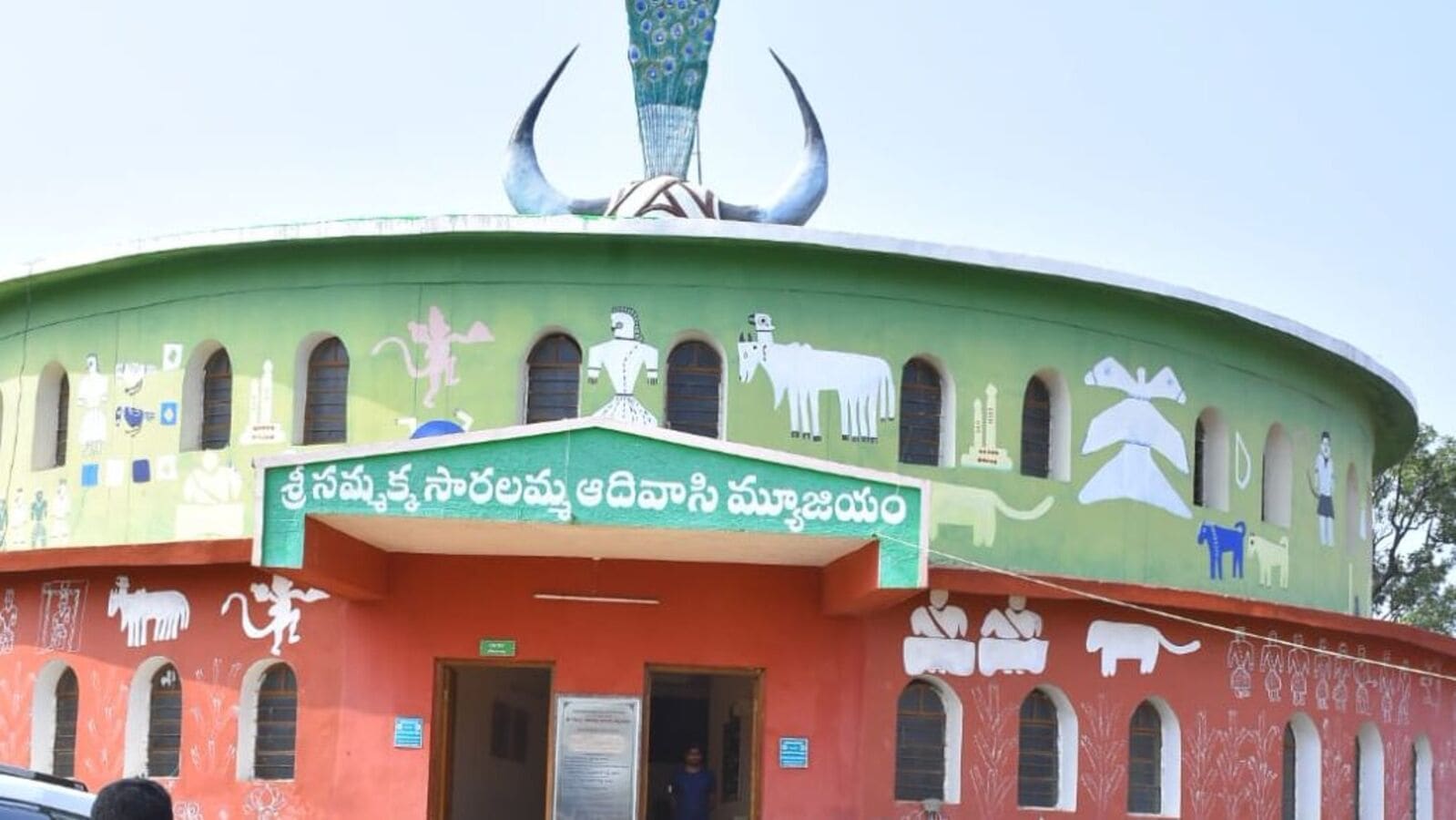 Medaram Jatara 2024 : మేడారం జాతరలో ‘ట్రైబల్ ఆర్ట్ సమ్మేళనం’