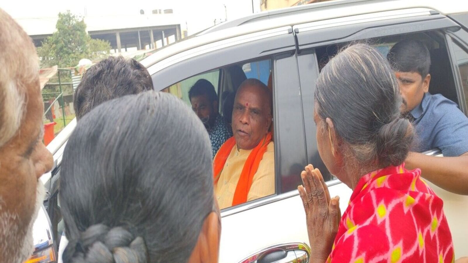 Nizamabad News : సార్ మా గ‌ల్లీకి రండి, బీజేపీ ఎమ్మెల్యేకు స‌మ‌స్యల స్వాగ‌తం