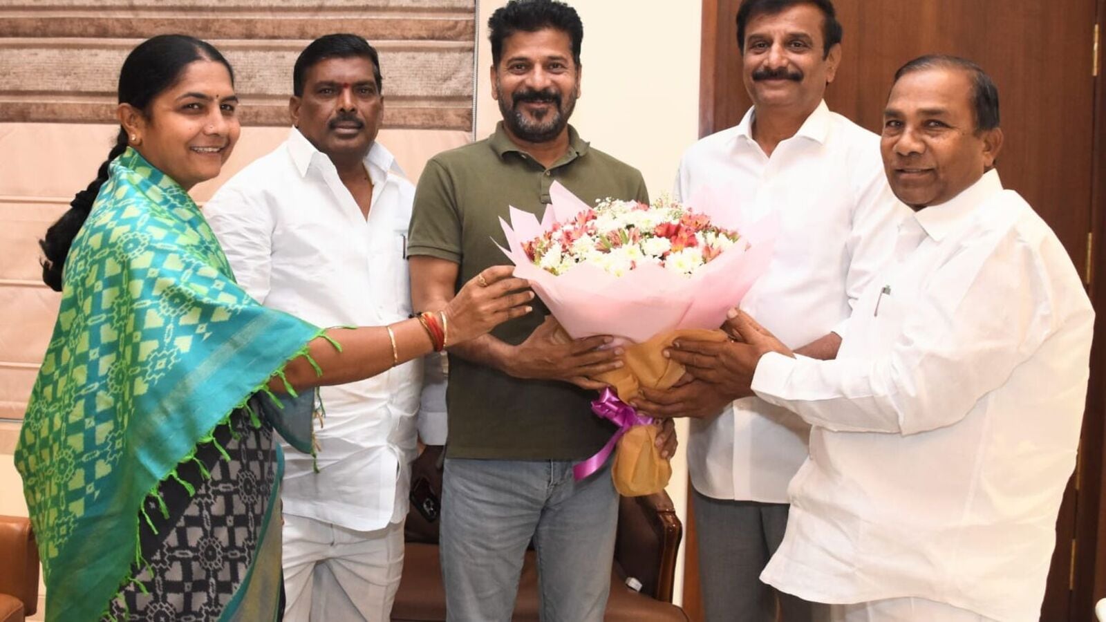 BRS MLA'S: పార్టీ మారే ఆలోచన లేదంటున్న బిఆర్‌ఎస్ ఎమ్మెల్యేలు