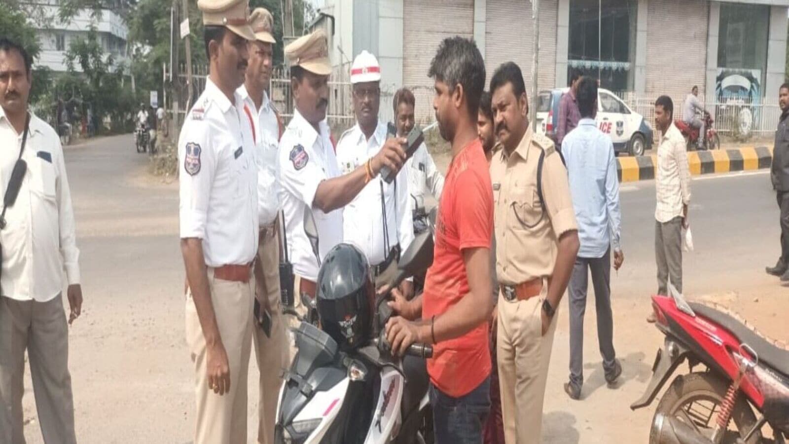 Khammam News : ఖమ్మంలో గతేడాది 6309 డ్రంకెన్ డ్రైవ్ కేసులు, వాహనదారులకు రూ.33 లక్షల ఫైన్ విధింపు