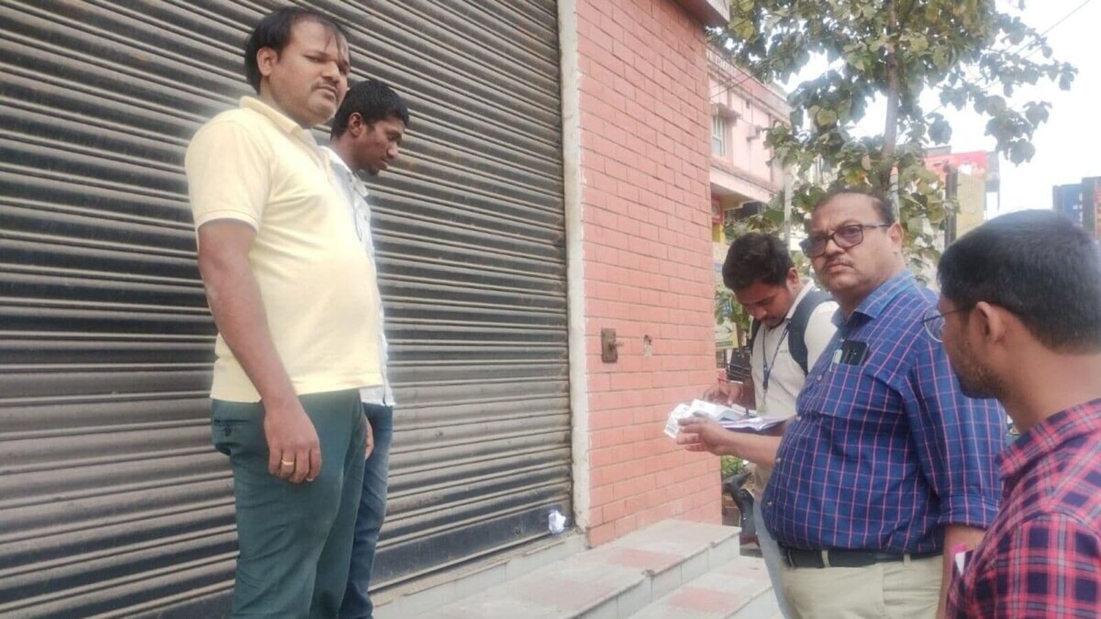 Warangal News : బడా బకాయిదారుల లిస్ట్ రెడీ, పన్ను కట్టని షాపులు సీజ్