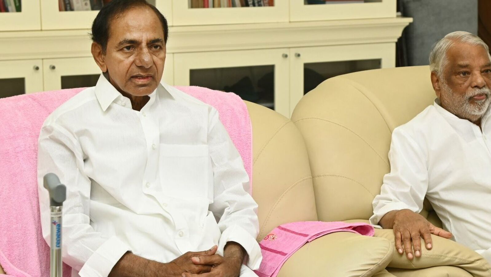 KCR : మన గళం బలంగా వినిపించాలి, త్వరలోనే ప్రజల మధ్యకి వస్తా & కేసీఆర్