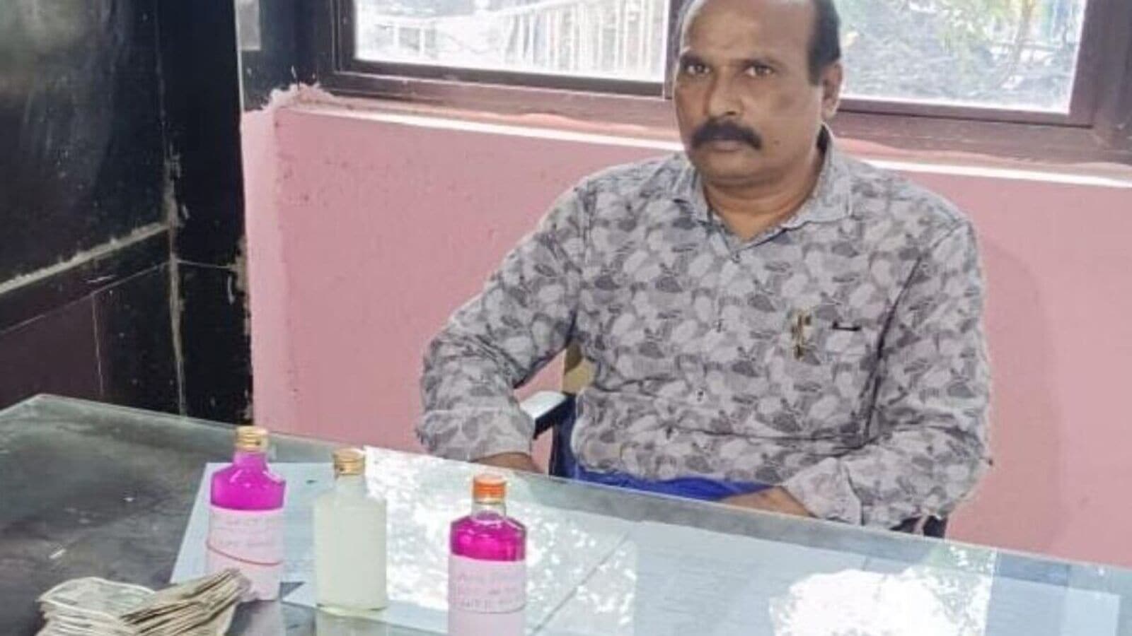 Khammam ACB Raids : ఖమ్మంలో రూ. 50 వేలు లంచం తీసుకుంటూ ఏసీబీకి దొరికిన హెడ్ కానిస్టేబుల్