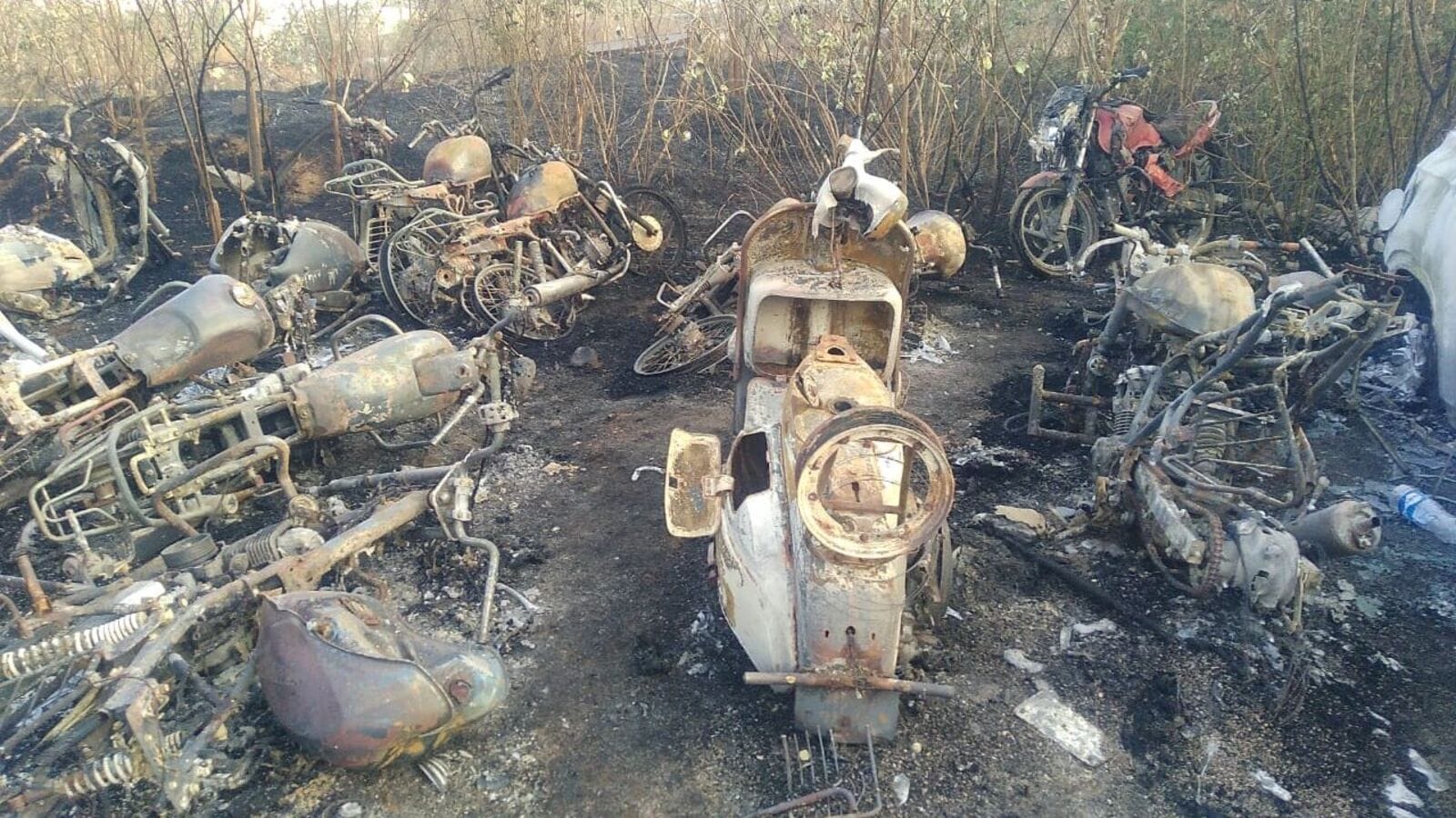 Medak Fire Accident: సిగరెట్‌ పీకతో భారీ అగ్నిప్రమాదం.. పోలీస్‌ స్టేషన్‌లో కాలిబూడిదైన వాహనాలు