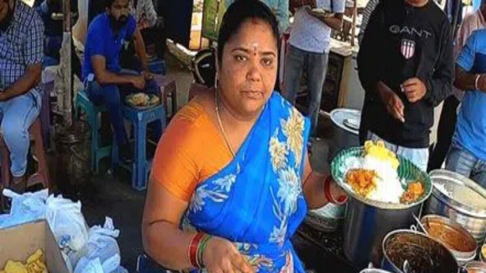 Kumari Aunty Food Stall : కుమారీ ఆంటీ ఫుడ్ స్టాల్ క్లోజ్, కేసు నమోదు చేసిన పోలీసులు!